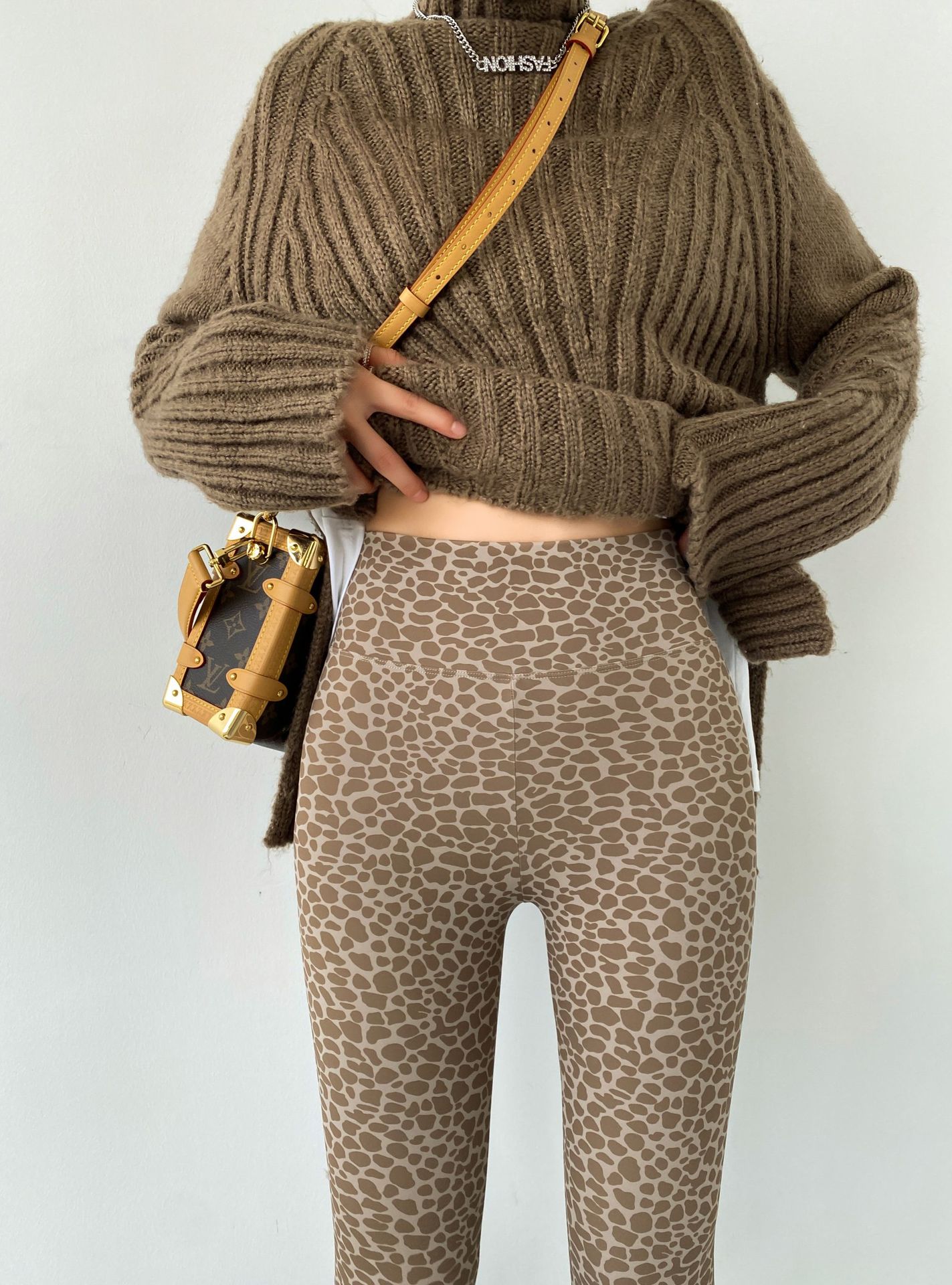 Nine Point Leopard Pattern Suede And Plush Leggings